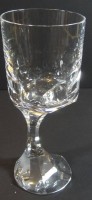 Weinglas mit versetztem Stiel, gemarkt Bacarat France, Form Narziss, H-15 cm