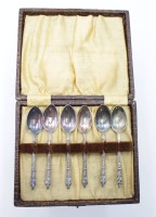 Auktion 374<br>6x Kaffeel&ouml;ffel, fig&uuml;rl. Stiele, EPNS, &auml;lter, in Kasten, ca. L-11cm.