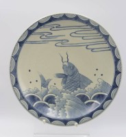 Auktion 342 / Los 15515 <br>gr. Zierschale, wohl Japan, Koi, ca. H-4,8cm D-31,2cm.