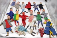 Auktion 342 / Los 12084 <br>Konvolut älterer Kasperle-Puppen, teilw. defekt