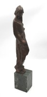 Auktion 365<br>hohe Bronze Jan HÁNNA (1927-1994), 1969, aus der Serie "Die neun Musen", signiert, auf Steinsockel, ca. H-53cm.