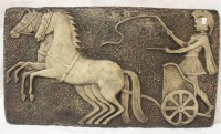Auktion 345 / Los 15020 <br>Steinplatte mit Streitwagen-Relief, verso bezeichnet, ca. 38 x 50cm.