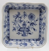 Los 8013 <br>Schale, Stadt Meissen, Zwiebelmuster, &auml;lter, H-4,6cm B-21cm.