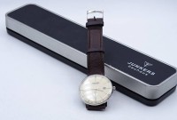 Auktion 343 / Los 2004 <br>Herren Armbanduhr "Junkers" Bauhaus, Quartzwerk, neuwertig, in Schachtel, D. 40mm, Funktion nicht überprüft