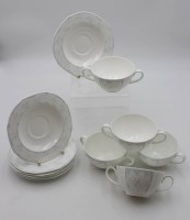 Los 8026 <br>5x Suppentassen mit 6x  U.T., 'Heinrich, Blue Elegance, 1x Henkel gebrochen, ca. H-5,8cm.