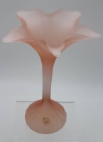 Los 10012 <br>Vase, ros&eacute;farben, Etikett "Stelvia, Italie", ca. H-26cm.