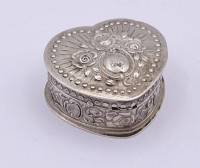 Los 11009 <br>Herzf&ouml;rmige Pillendose, Silber 835/000, Innen vergoldet, 4x3,5cm, 24,2g.