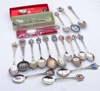 Los 11015 <br>Konvolut div. Wappenl&ouml;ffel, versilbert, 19 St&uuml;ck