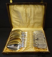 Los 11020 <br>12x gr. Silberl&ouml;ffel-800-, Ziermonogramm DL, Spatenform, sehr gut erhalten, L-22 cm, zus. 780 gr.