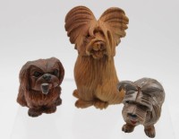 Auktion 343 / Los 15019 <br>3x div. Holz-Figuren, Hunde, Handarbeit, ca. H-10cm.