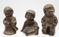 Los 15023 <br>3x div. kl. Kinderfiguren, Bronze, wohl Julia Limpke,  ca. H-8,5cm.