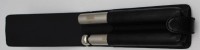 Auktion 343 / Los 15025 <br>Lederetui mit Edelstahl-Whisky Flasche und Zigarrenbehälter mit Werbung , L-15 cm