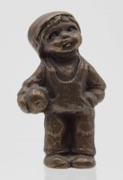 Auktion 343 / Los 15027 <br>Knabe mit Ball, Bronze, wohl Limpke, ca. H-8cm.
