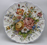 Auktion 343 / Los 9030 <br>gr. Wandplatte, V.Bassano, florale Bemalung, D-50,5cm