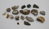 Auktion 343 / Los 15036 <br>Konvolut div. kl. Mineralien, 3x beschriftet, ca. L-7,5cm