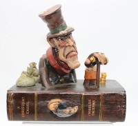 Los 15045 <br>Scherzkasten, Ebenezer Scrooge, Kunstmasse, H-19cm B-19cm T-19cm