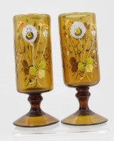 Los 10032 <br>Paar Gl&auml;ser auf Stand, wohl 19. Jhd., florale Emaillemalerei, handarbeit, je H-18,5cm.
