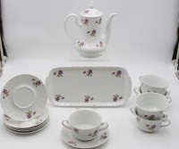 Los  <br>13 Serviceteile, Exclusiv, Blumendekor, Kaffeekanne, Tablett, 5x Suppentassen u. 6x U.T., Kanne H-21cm Tassen H-6,5cm.