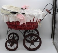 Los  <br>kl. Korb-Puppenwagen, neuzeitl., Gebrauchsspuren, H-56cm L-65cm.