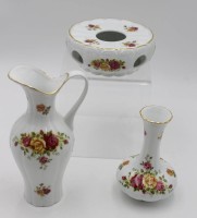 Auktion 500017 / Los  <br>3 Teile Royal KPM, Rosendekor, Krug, Vase und Stövchen, ca. H-22cm.