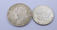 Los  <br>Mao Tse Tung Medaille (versilbert) und Half Dollar 1964 (Silber)