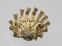 Los  <br>3x div. Modeschmuck-Broschen, 2x Floral, 1x Pfau, ca. D-5,5cm.