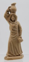 Auktion 500017 / Los  <br>Holzfigur, Frau mit Wasserkrug, ca. H-18,8cm.