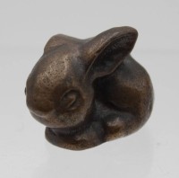 Los  <br>kl. Bronze-Hase, ca. H-3,5cm.
