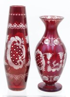 Los 10037 <br>2x div. Vasen, wohl B&ouml;hmen, beschliffen, 1x oberhalb Chip, ca. H-18 u. 20,3cm.