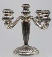 Auktion 343 / Los 11043 <br>5flammiger Leuchter, 925er Silber, gefüllter Stand, zus. ca. 348gr., H-17cm D-21cm.