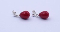 Auktion 500017 / Los  <br>Paar Ohrringe mit roten Steinen, Silbermontur 925/000, L. 2,2cm, zus. 3,6g