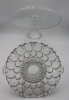 Los  <br>6tlg Glas-Konvolut, Krug, 2x kl, Tabletts,  Schale auf Stand, 2x div. Tortenplatten