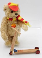 Los 12037 <br>Steiff-Teddy mit Holzroller, orig. Karton, Nr. 00525, ca. H-30cm.