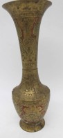 Auktion 343 / Los 15511 <br>2x Messing-Vasen, wohl China, tw. bunt übermalte Gravuren, 1x mit Kerzenlöschdeckel mit Halbmond/Krone? ev. nicht passend, H-25 und 21 cm, älter
