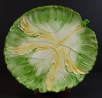 Majolika-Teller als Salatblatt, D-28 cm