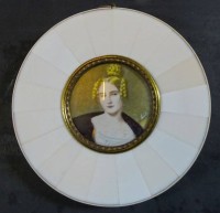 Los 4044 <br>Miniaturportrait auf Mammut-Elfenbein "Gr&auml;fin von Hohenstein", D-9 cm