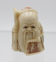 Los 15524 <br>Netsuke, Gelehrter, signiert, Bein, wohl mitte 20. Jhd., H-5cm.
