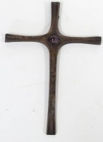Auktion 500017 / Los  <br>Bronze Kreuz mit Amethyst, 22x16cm