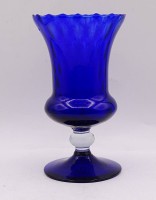 Auktion 500017 / Los  <br>blaue Glasvase, H. 16cm
