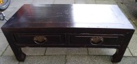 Auktion 343 / Los 14018 <br>niedriges Tischchen mit 2 Schubladen, wohl Südostasien, H-31 cm, 38x75 cm