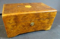 Los 16049 <br>Wurzelholzkasten mit Spieluhr, 4 Melodien, l&auml;uft, H-7 cm, 14x9 cm