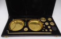 Los 16051 <br>Feinwaage mit vielen Gewichten in orig. Kasten