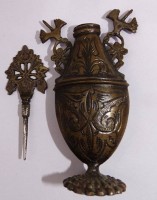 Auktion 500017 / Los  <br>kl. Bronze-Flacon, H-10,5 cm
