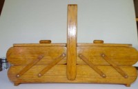 Los 14024 <br>kl. N&auml;hk&auml;stchen samt Inhalt