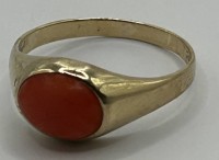 Auktion 344 / Los 1008 <br>Goldring-333- mit roten Stein (Koralle?), RG 60, 2 gr.
