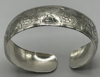 Auktion 344 / Los 1045 <br>Silber-Armspange-835- mit Gravur, 11,5 gr, B-1,7 cm