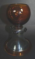 Auktion 344 / Los 10012 <br>Glas auf Stand, mit bernsteinfarbener Kuppa, Stand und Noppen, H-15 cm,