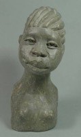 Auktion 344 / Los 15033 <br>Steinbüste einer Afrikanerin, H-16 cm