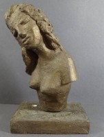 Auktion 344 / Los 15020 <br>Erna BINZ (1914-2008) Terrakotta "Halb Akt", H-21 cm, B-13,5 cm, Stand mit Abplatzern,,