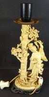 Auktion 344 / Los 15512 <br>Tischlampe mit Chinesin, Kunstmasse, H-36 cm, Stand Fehlteile, Alters-u. Gebrauchsspuren